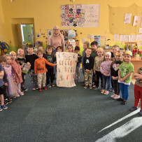 Čtení s paní knihovnicí